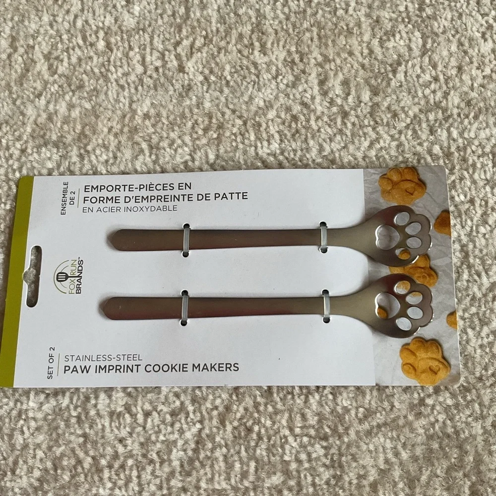 NWT Paw Imprint Cookie Maker